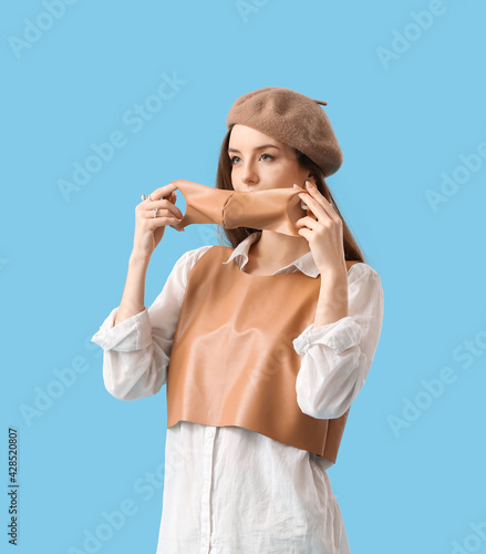 Fashionable young woman wea...