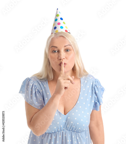 Mature woman in party hat s...