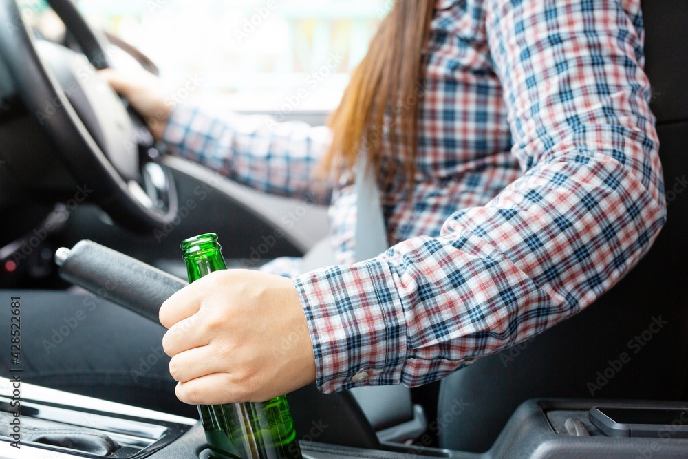 This woman eats beer while driving, emphasizes bottled beer.