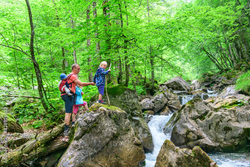 Wanderausflug in einen Tobel nahe Oberstdorf im Allgäu