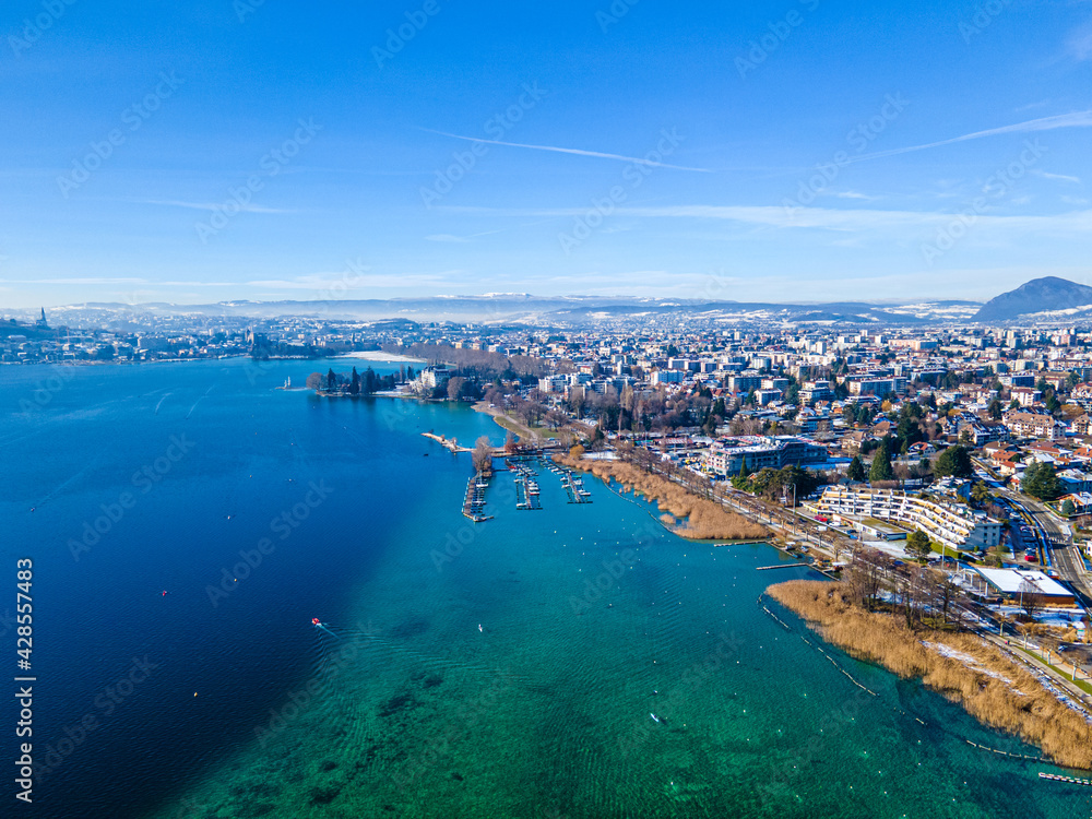 Fototapeta premium Vue aérienne d'Annecy et son lac, France