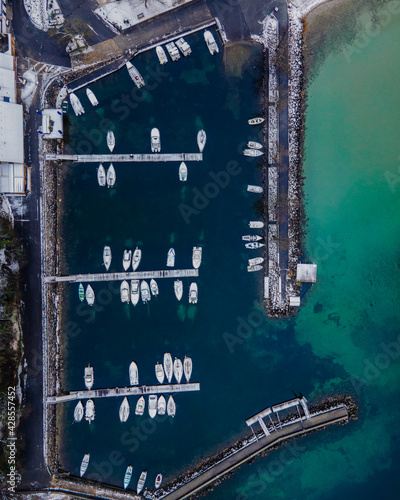 Vue aérienne du port de Chatillon sur le lac du Bourget, France