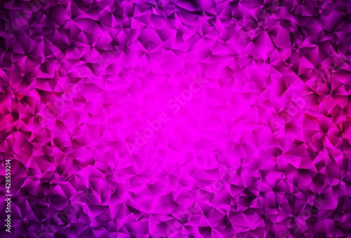 Dark Purple vector shining triangular backdrop. © smaria2015