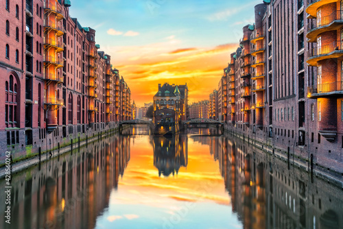 Das Wasserschloss in der Speicherstadt, Hamburg, Deutschland photo