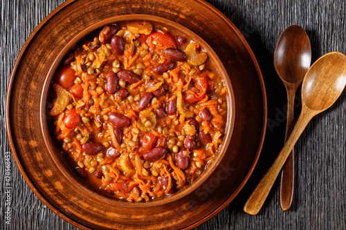 Fotomurale vegetarian chili with kidney beans and lentils