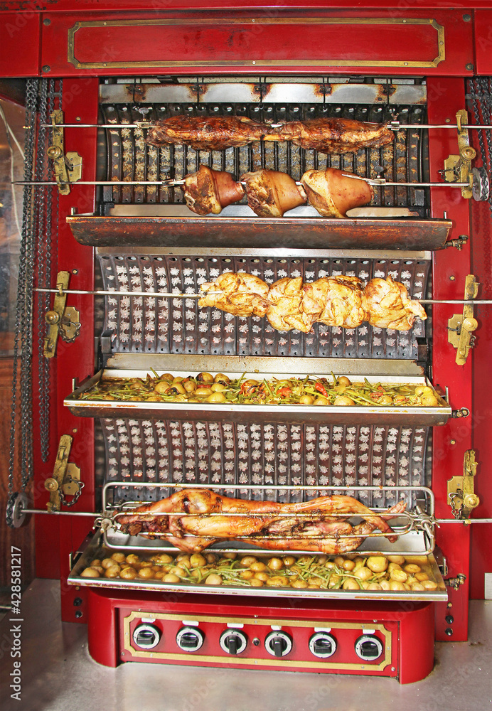 Roasted pig and chicken on the rack