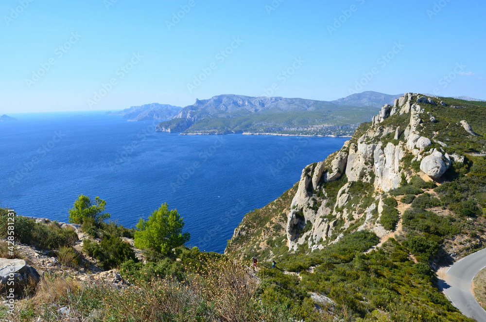 Fototapeta premium Stunning panoramic view from cliff Cap Canaille towards the bay of the town Cassis in Provence-Alpes-Côte d'Azur, France, Calanque coast, serpentine road 