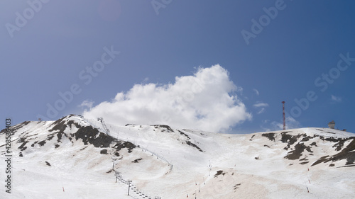 Magnificent snow-covered expanse in the mountains, and its observatory © Natura