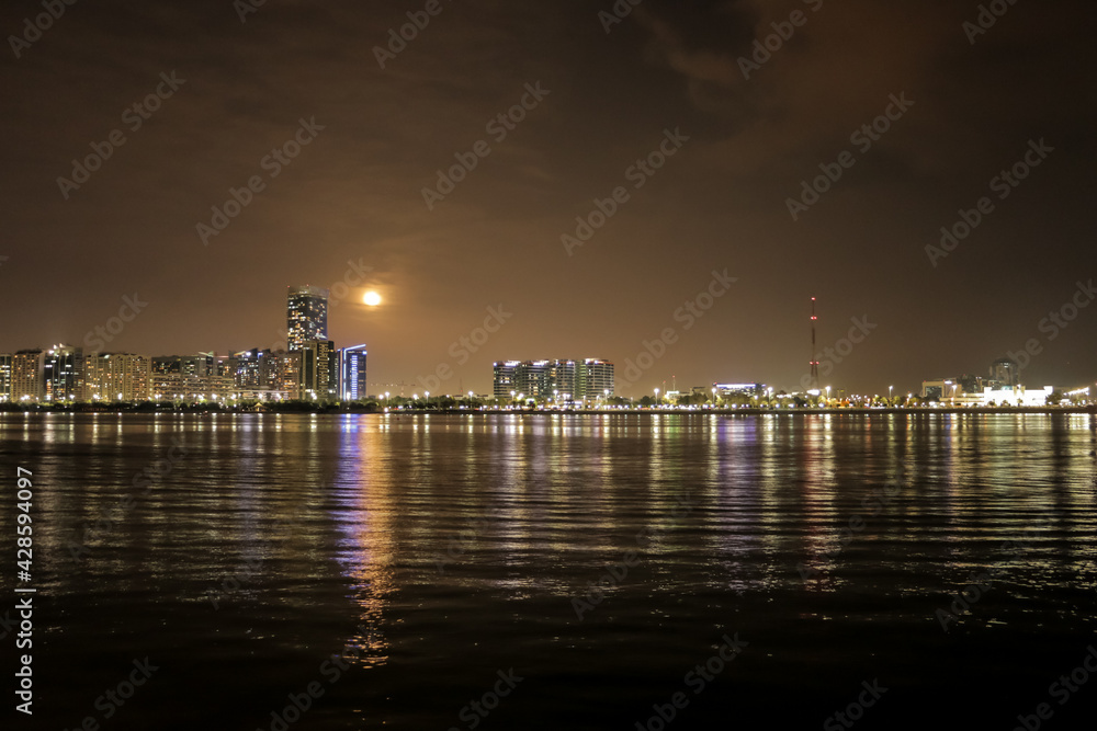 Fototapeta premium view of the city skyline at night, Abu Dhabi