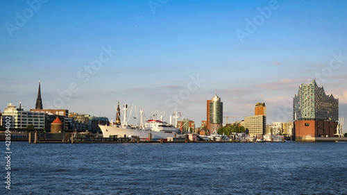 Skyline Panorama of Hamburg, Landungsbrücken and HafenCity © mgogo