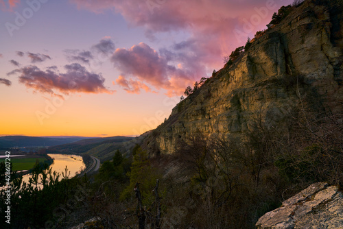 Abend über dem Naturschutzgebiet Grainberg-Kalbenstein am Main bei Karlstadt, Landkreis Main-Spessart, Unterfranken, Bayern, Deutschland