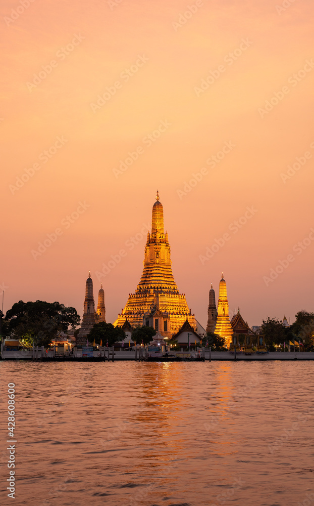 Phra Prang Wat Arun riverside view twilight light