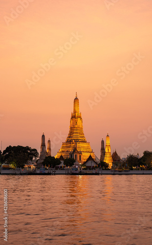Phra Prang Wat Arun riverside view twilight light