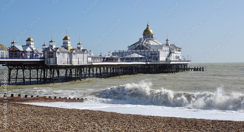 Fototapeta premium Eastbourne Pier and waves