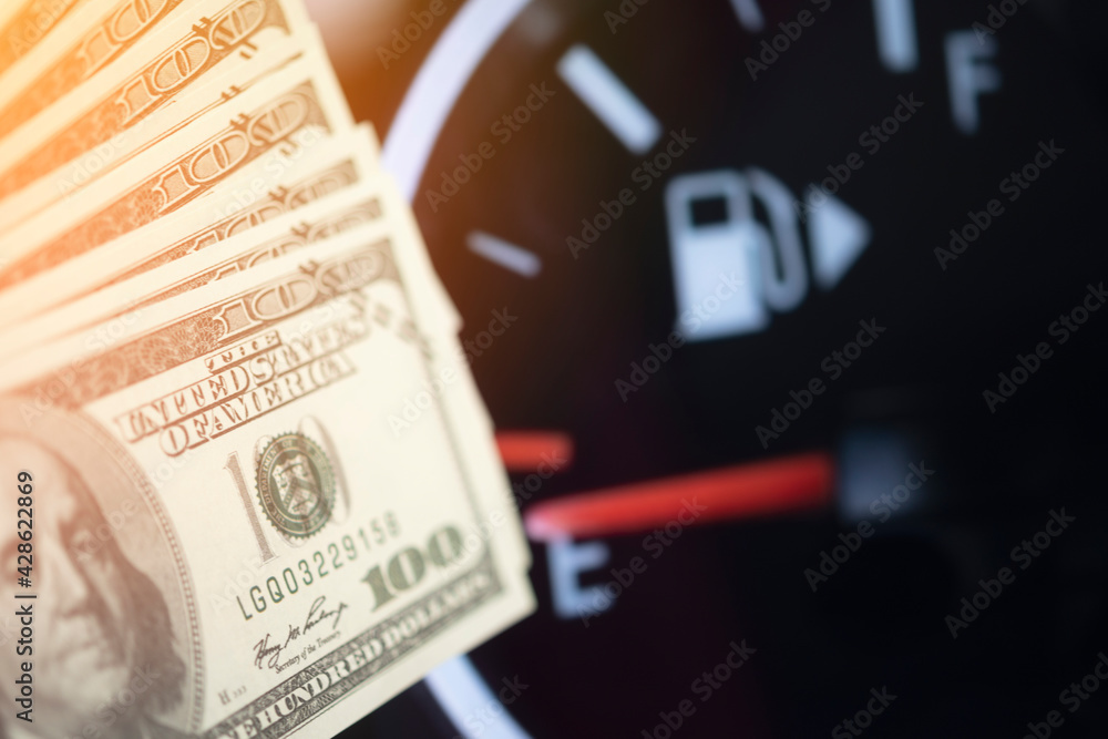 Ταπετσαρία Dollar bills against oil mileage dashboard background
