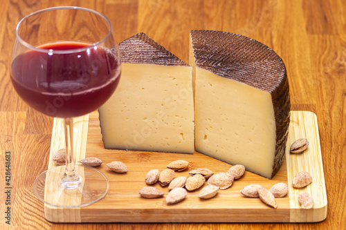 Queso con vino photo