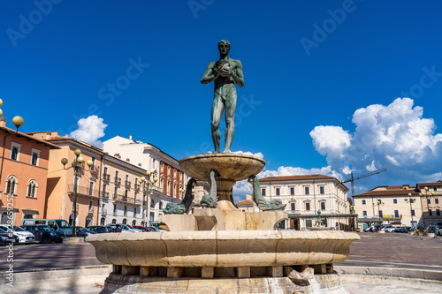 Quadro su tela Fountain in the main square of L'Aquila, Italy devasted by earthquake of 2009
