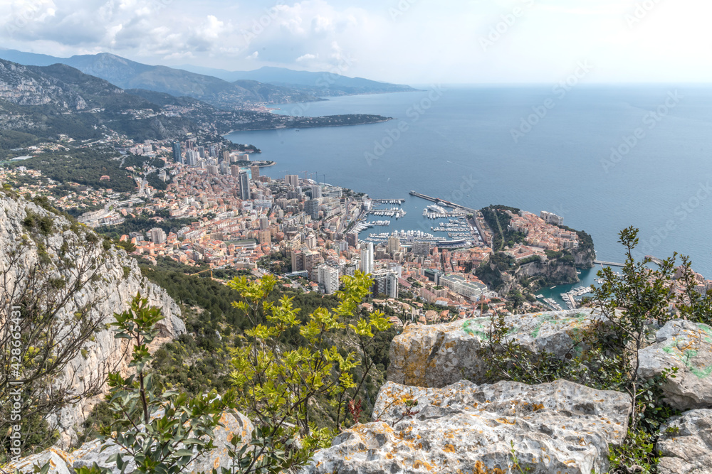 Panorama sur Monaco depuis la montagne