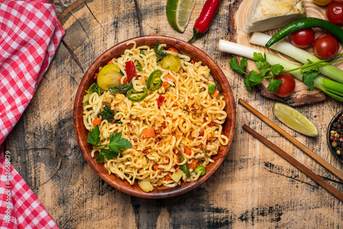 Quadro em tela Asian instant noodles meal in a bowl