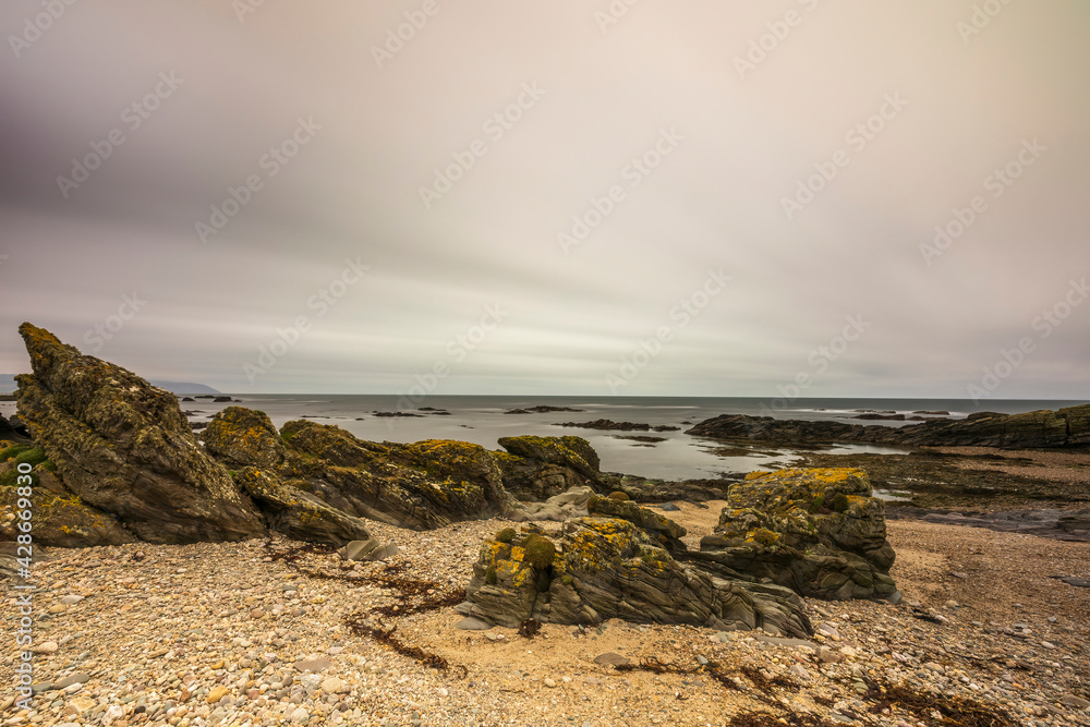 Fototapeta premium rocks on the beach in brittany
