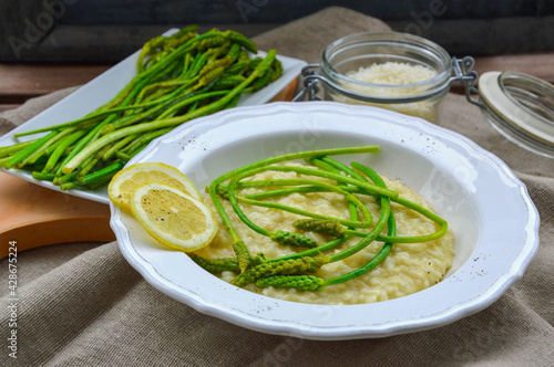 Risotto with wild asparagus
