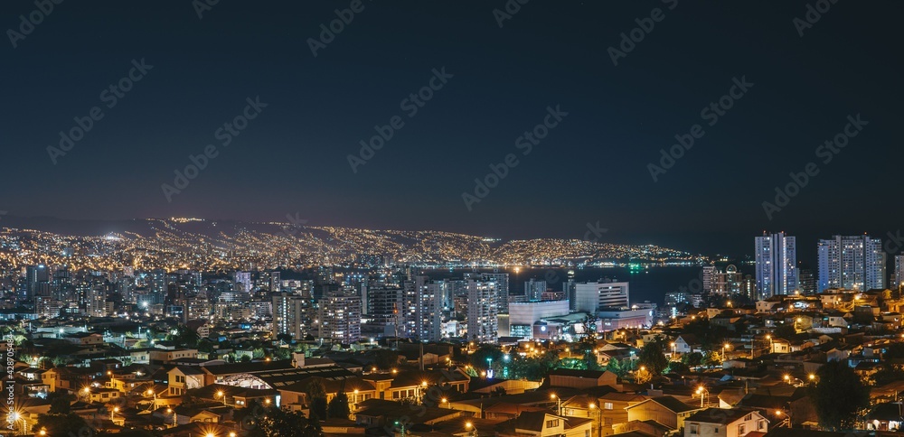 ciudad de noche en Viña Del Mar
