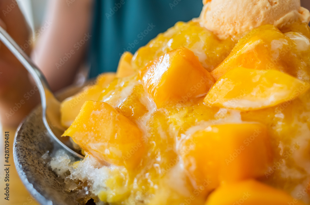 famous Taiwanese snacks of mango shaved ice famous Taiwanese snacks of mango shaved ice