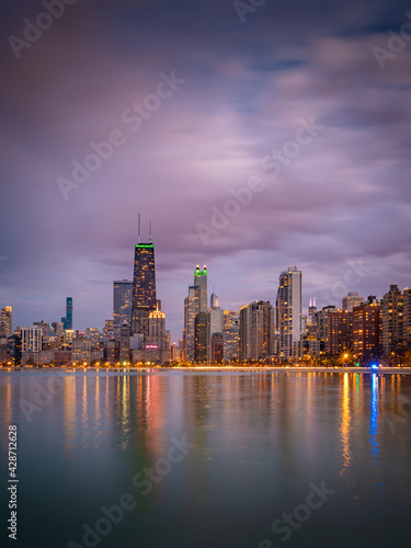 Obraz na płótnie Chicago Skyline in Portrait/Vertical w salonie
