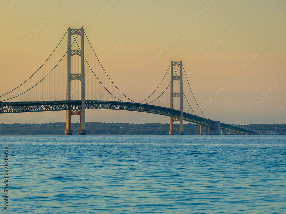 Naklejka premium summer sunset on the Mackinac bridge - Michigan