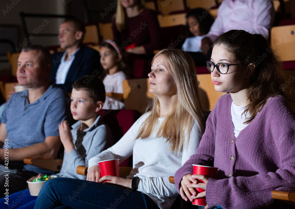 Fototapeta premium caucasian family sitting at premiere in cinema