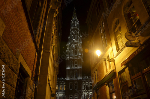 Night scene of Grand Place in Brussels, Belgium  © peacefoo