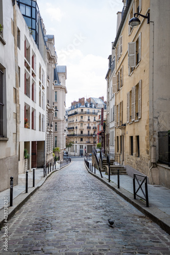 A romantic street in old town Paris © Kamila