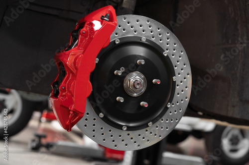 Fotografía Red sport brake of a car