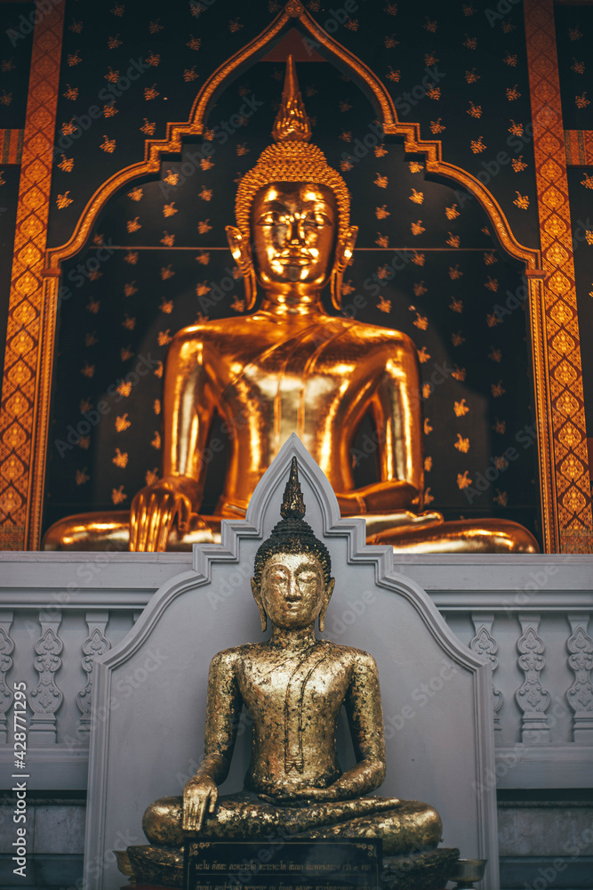 Obraz premium golden buddha statue thailand bangkok travel