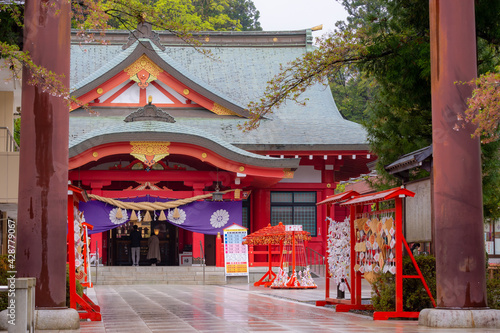 Wallpaper Mural 宮城県仙台市にある青葉城跡の宮城縣護國神社の境内 Torontodigital.ca