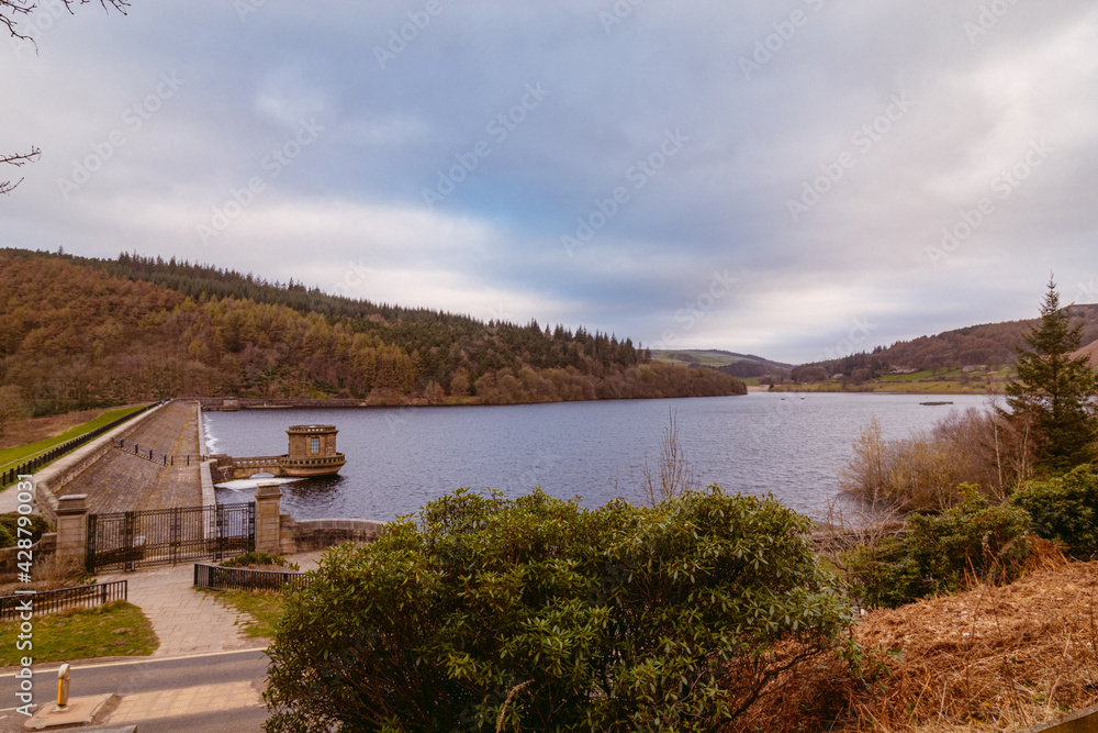 Naklejka premium Walking on Derwent Valley Water Board in Peak District UK