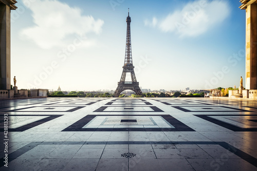 Eiffel Tower, Paris. View over the Tour Eiffel from Trocadero square (Place du Trocadero). Paris, France photo