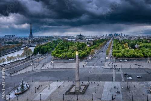 Tableau sur toile Avenue des Champs Elysees and Place de la Concorde, Paris, France