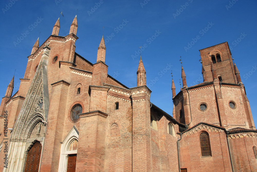 Chieri is a city of medieval origin near Turin. The cathedral is in Gothic style and was started in the 6th century.