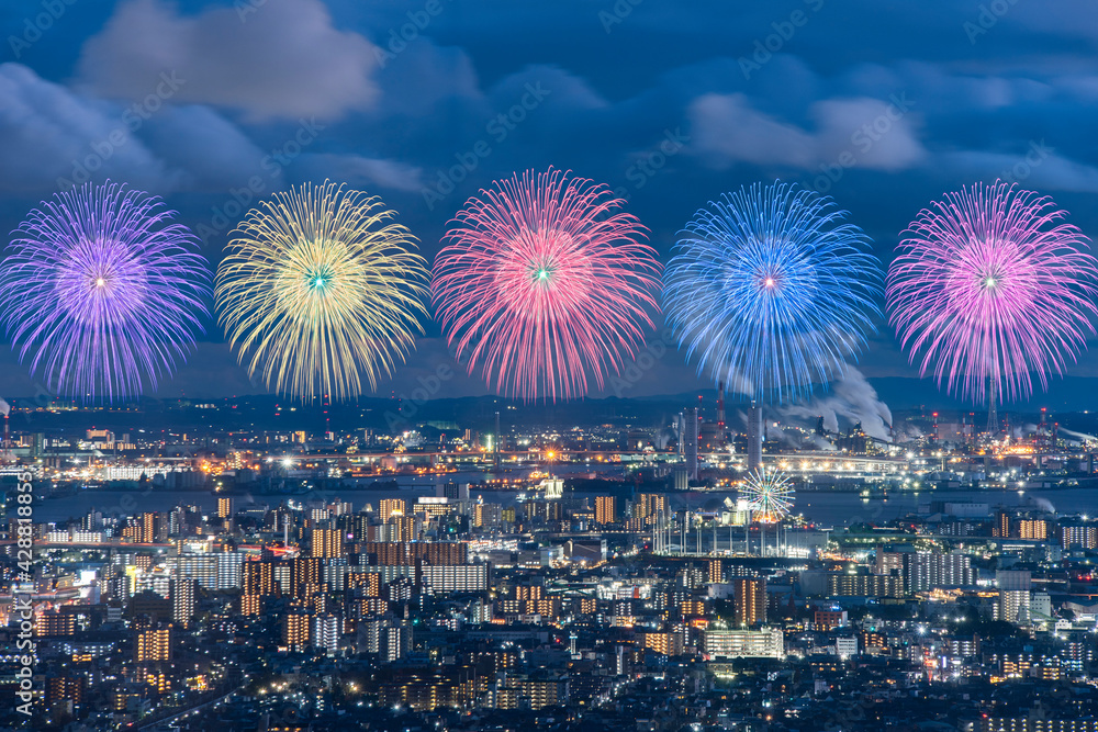 花火大会と都会の夜景stock Photo Adobe Stock
