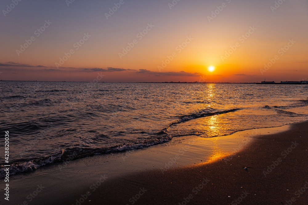 夕日の浜辺　幕張の浜