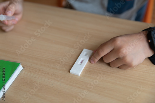 Obraz na płótnie Mandatory testing in schools. w salonie