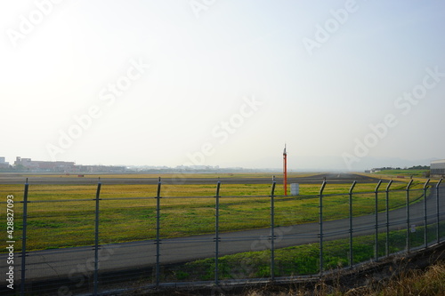 Runway at airport - 空港の滑走路