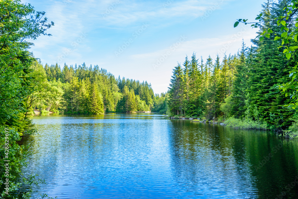 Fototapeta premium Majestic mountain lake in Canada.