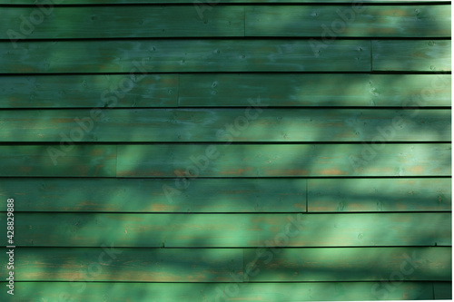 緑に塗られた木製の壁