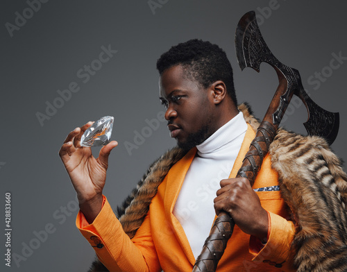 Quadro su tela Wealthy black guy with fur holding diamond