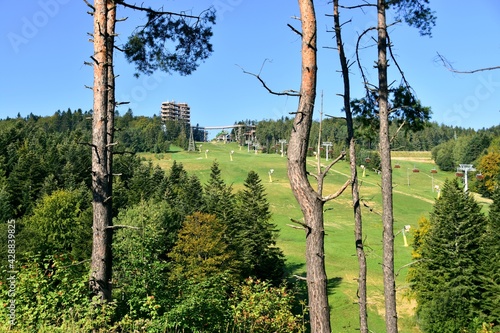 Fototapeta Naklejka Na Ścianę i Meble -  Wyciag narciarski i Wieza Widokowa, Krynica Zdroj, Slotwiny, widok z wieży
