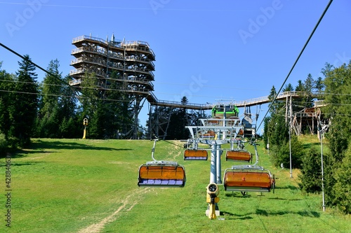 Fototapeta Naklejka Na Ścianę i Meble -  Wyciag narciarski i Wieza Widokowa, Krynica Zdroj, Slotwiny, widok z wieży
