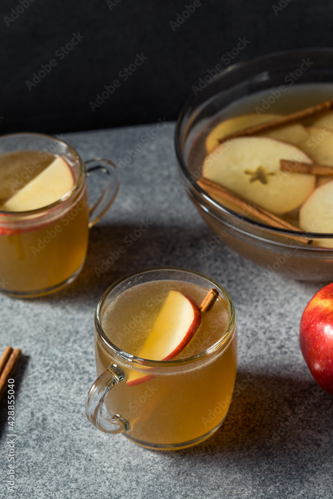 Refreshing Boozy Apple Cider Cocktail Punch Refreshing Boozy Apple Cider Cocktail Punch