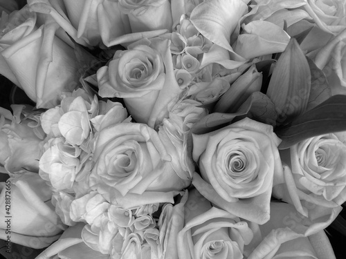 wedding bouquet of roses in black and white